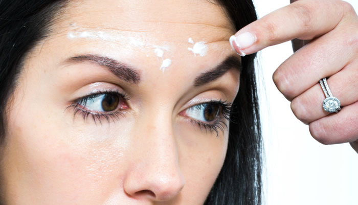 6 Makeup Tips For Oily Skin To Make Your Makeup Last Longer