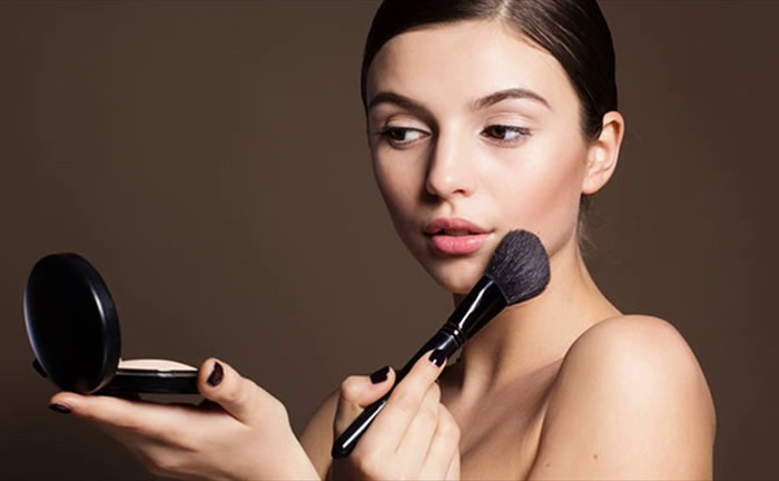 6 Makeup Tips For Oily Skin To Make Your Makeup Last Longer