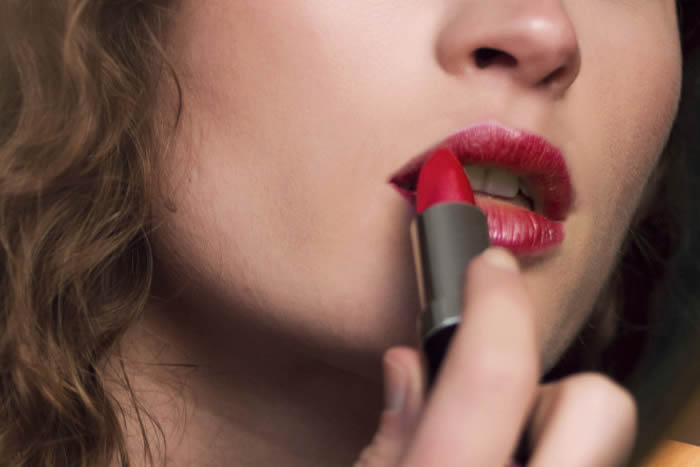 7 Common Mistakes To Avoid While Applying Lipstick