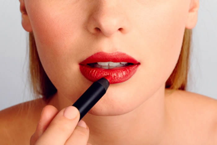 7 Common Mistakes To Avoid While Applying Lipstick