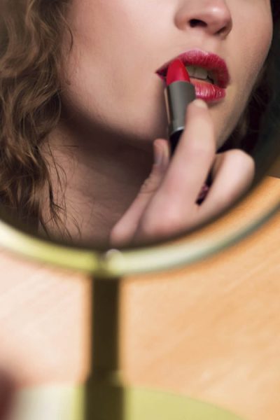 7 Common Mistakes To Avoid While Applying Lipstick