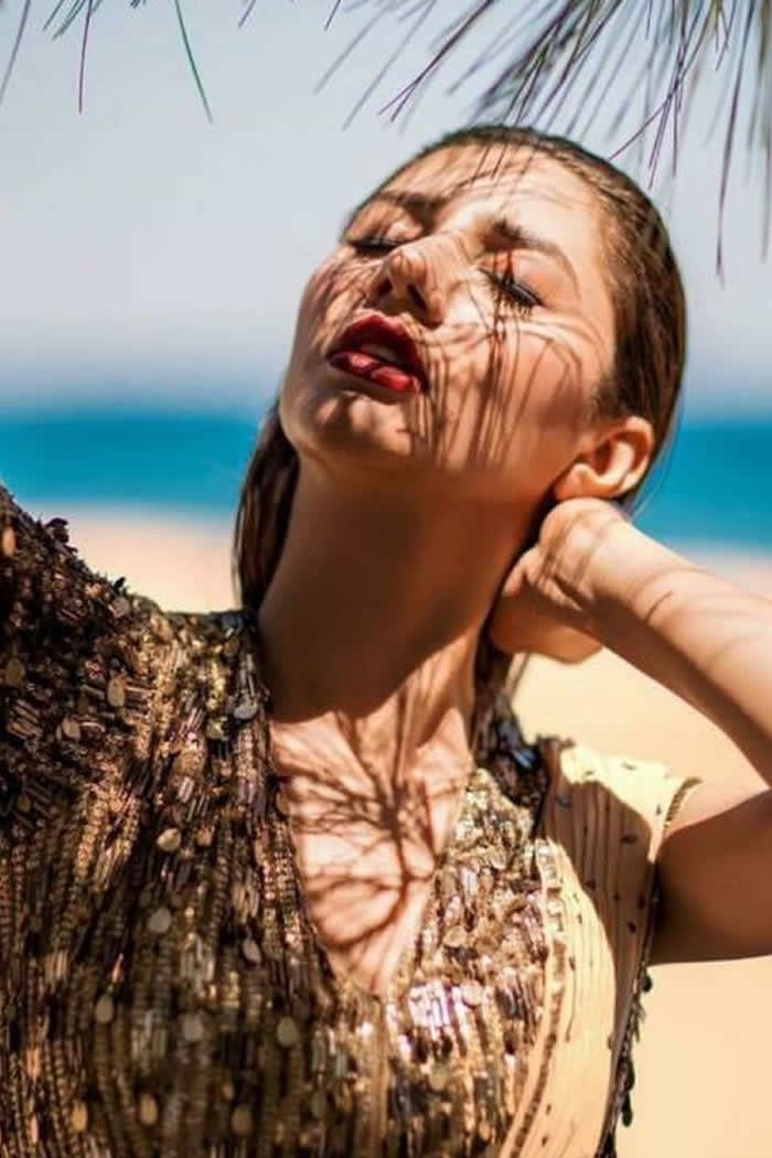 Mahira’s seductive shoot for ‘Divani Pakistan
