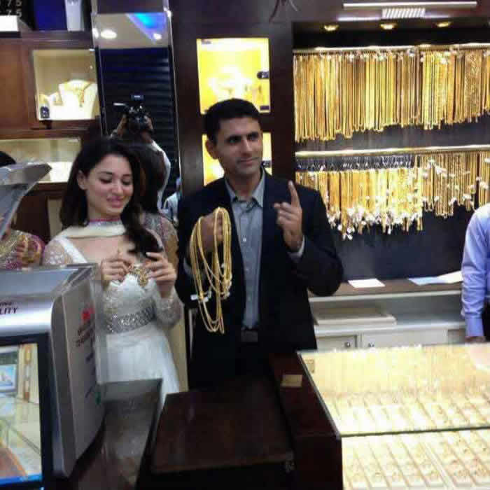 Cricketer Abdul Razzaq To Marry Bollywood Actress Tamanna?