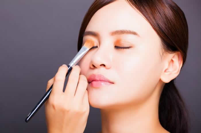 7 Makeup Essentials Every Bride Must Have In Her Winter Vanity Case
