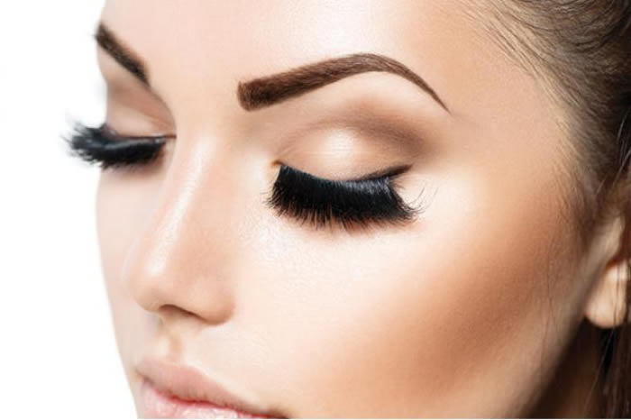 4 Effortless Tricks To Get Celebrity-Like Long And Thick Eyelashes
