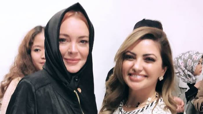 Lindsay Lohan Wears Hijab to London Fashion Week