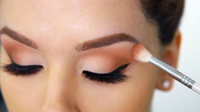 Encircle Your Eyes with Your Blending Shadow