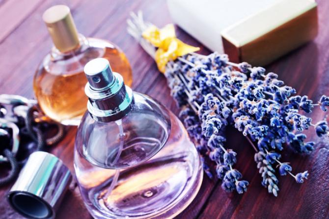 9 Homemade Facial Mists According To Your Skin