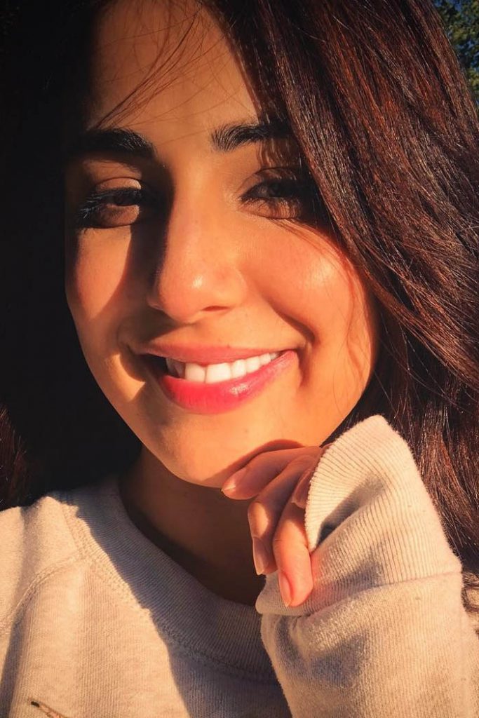 Ushna Shah images
