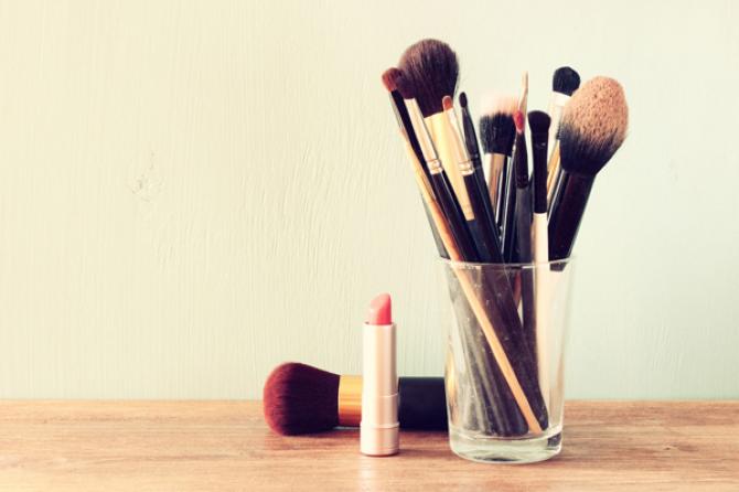 6 Super-Easy And Unheard Hacks To Keep Your Cosmetics