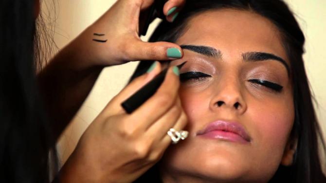 5 Tricks You Must Know To Sport The Double-Eyeliner Trend Right