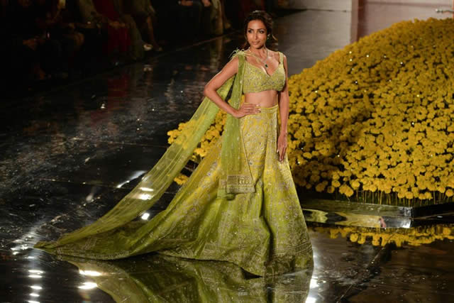 india couture week 2019,india couture week,bollywood news,bollywood,india couture week (icw),kiara advani at india couture week 2019,bollywood latest news,bollywood news in hindi,lakme fashion week 2019,indian couture week,lakme fashion week,bollywood gossip,bollywood gossips,indian couture week 2019 dates,kiara advani on india couture week,indian couture week 2019,bollywood actress