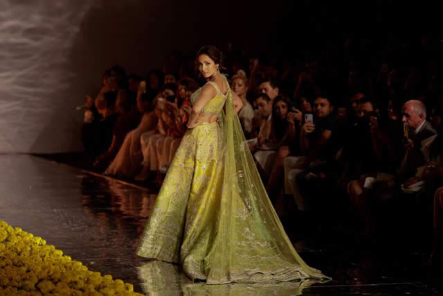 india couture week 2019,india couture week,bollywood news,bollywood,india couture week (icw),kiara advani at india couture week 2019,bollywood latest news,bollywood news in hindi,lakme fashion week 2019,indian couture week,lakme fashion week,bollywood gossip,bollywood gossips,indian couture week 2019 dates,kiara advani on india couture week,indian couture week 2019,bollywood actress