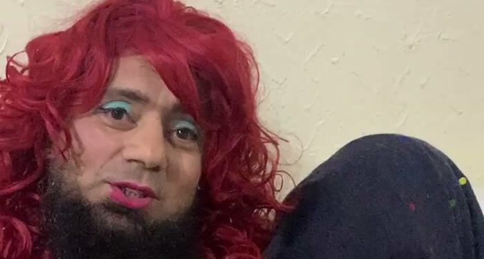 Saqlain Mushtaq’s Adorable Video with Daughter is Winning Hearts