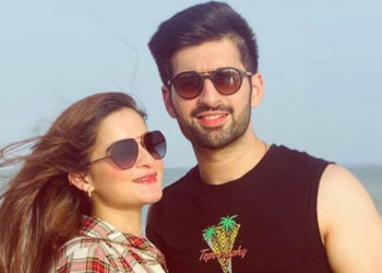 Muneeb & Aiman Spend Romantic Afternoon At Beach