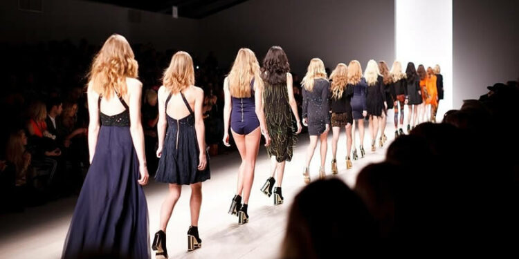 How to get Latest Fashion Awareness from Fashion Shows?