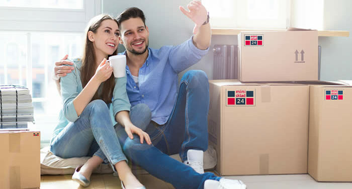 How do I load and unload a Moving Truck?