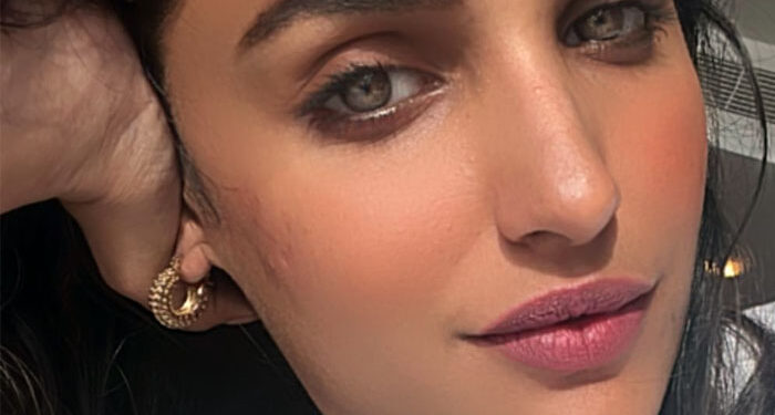 Amna Ilyas’ New Bold Photo In Swimsuit Goes Viral