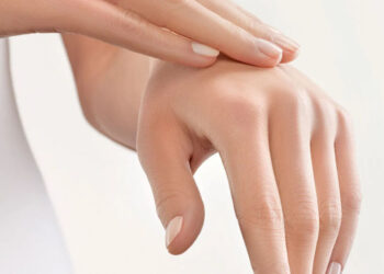 7 Homemade Bleaching Creams to Remove Tan From Hands