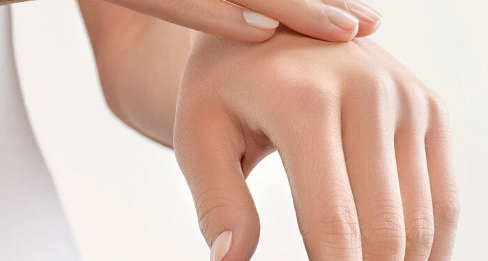 7 Homemade Bleaching Creams to Remove Tan From Hands