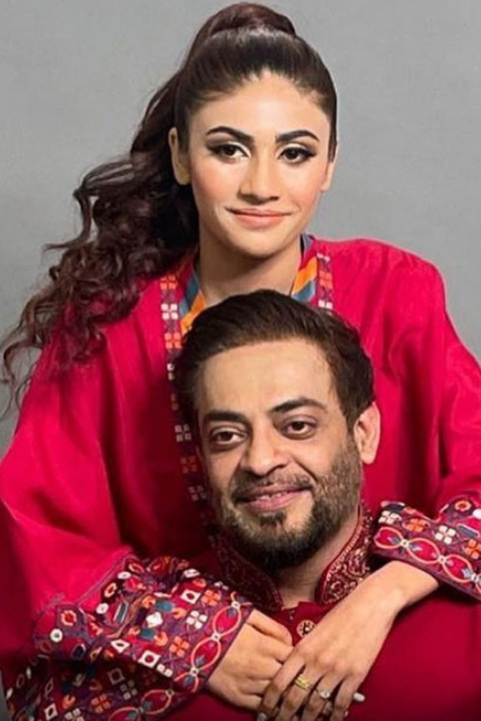 Is Aamir Liaquat and Dania Shah's Marriage in Trouble? Dania deletes all  pictures with Aamir