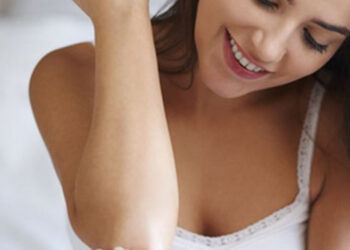 11 Home Remedies To Get Rid of Dark Knuckles