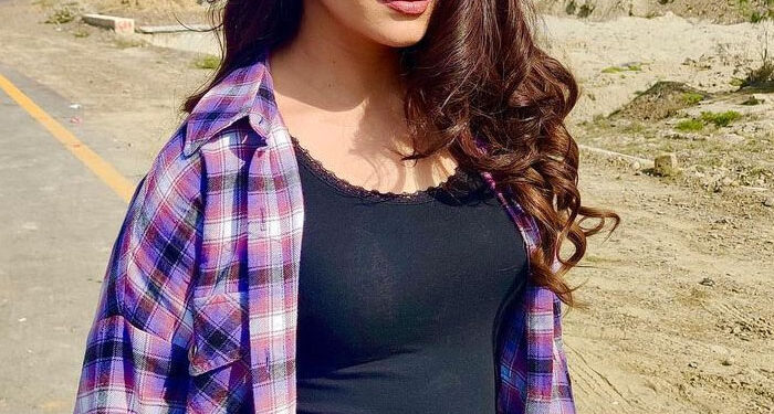 Zara Noor Abbas Breaks Silence On Her Badshah Begum Milk Bath Controversy Video