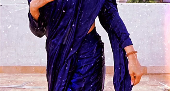 Hira Mani Sizzles in Blue Saree Pictures Posting Invites Public Criticized