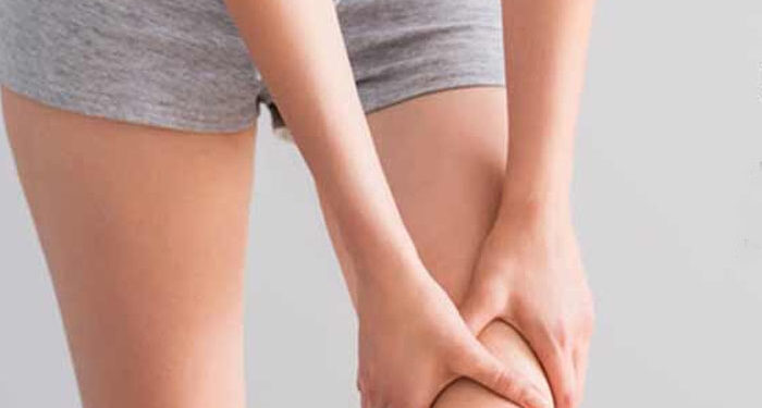 8 Effective And Natural Ways To Lighten Dark Knees Sitting At Home