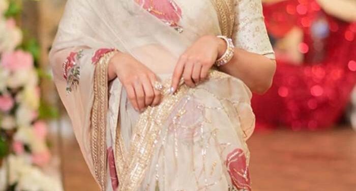 Ushna Shah image