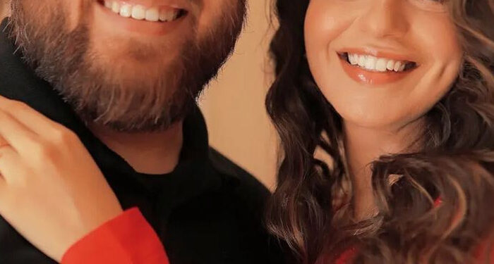Srha Asghar Announced Pregnancy After 2 years of Marriage with Umer Murtaza
