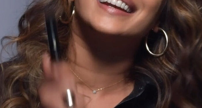 Priyanka Chopra revealed her daughter’s face for the FIRST TIME: Picture Goes VIRAL!