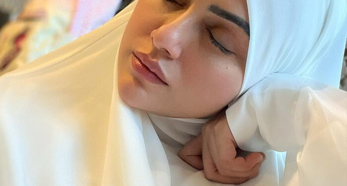 Sana Khan crying told the big reason for wearing hijab, you will be surprised to hear: Watch