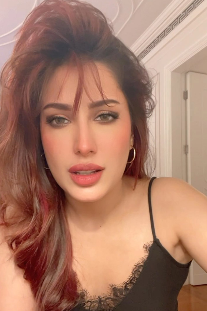 Mehwish Hayat bold