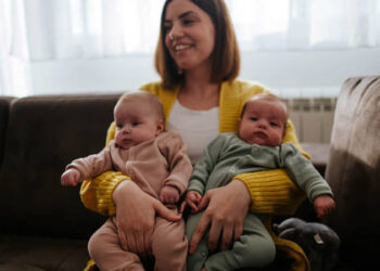 Mum called an ‘idiot’ for naming her twin sons the same name