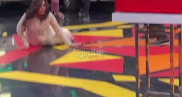 Oops! Adnan Siddiqui Pushed and Shaista Lodhi Fell On the Set of Jeeto Pakistan