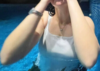 Hania Aamir’s Sizzling Poolside Photos Break the Internet!