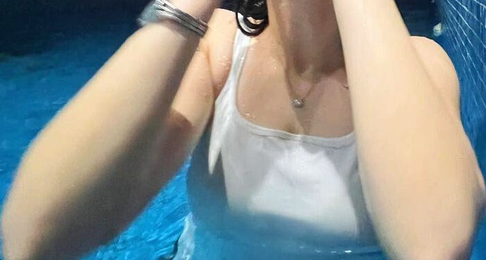 Hania Aamir’s Sizzling Poolside Photos Break the Internet!